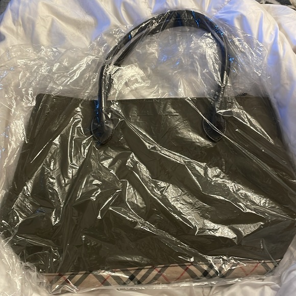 Burberry Blue Label (Japan) Nylon Tote Bag in Hunter Green and Nova Check - Picture 2 of 6